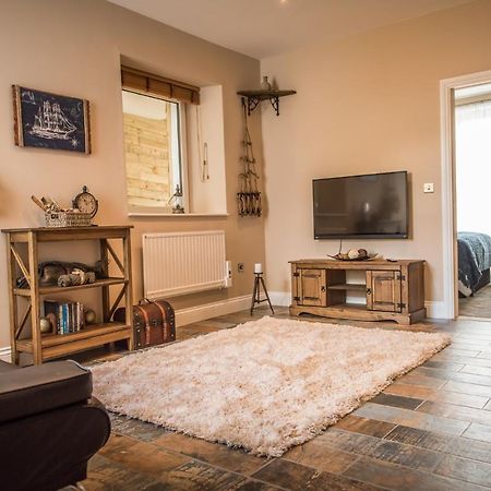 סנט אוסטל Deluxe Rustic Charlestown Themed Apartment מראה חיצוני תמונה