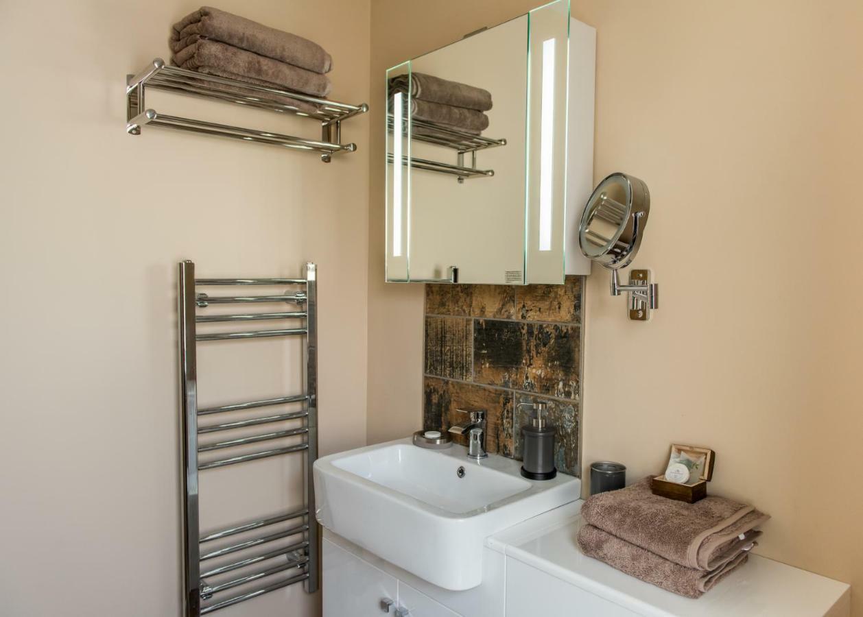סנט אוסטל Deluxe Rustic Charlestown Themed Apartment מראה חיצוני תמונה